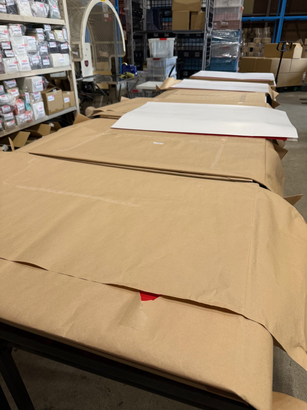 【業務報告】B1ポスター12種・計200箇所への複雑なアッセンブリ・発送業務を完了しました